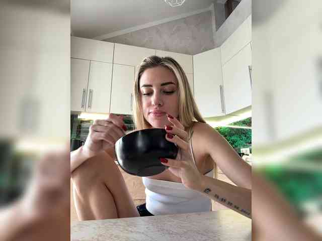 Alina-13-1 webcam
