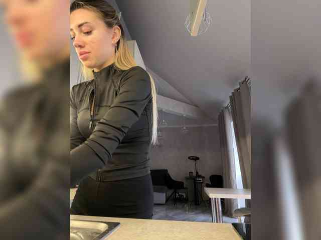 Alina-13-1 webcam