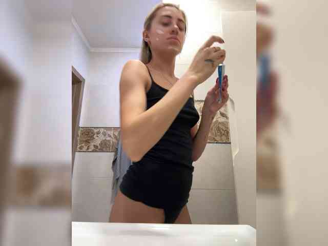 Alina-13-1 webcam