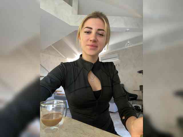 Alina-13-1 webcam