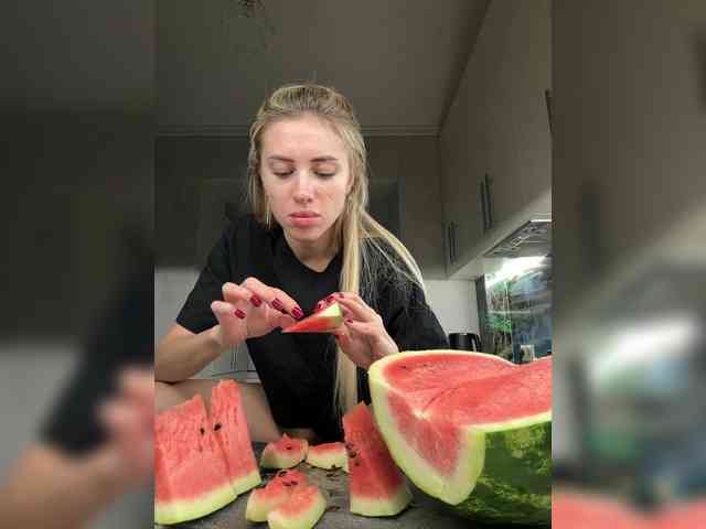 Alina-13-1 webcam