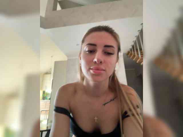 Alina-13-1 webcam