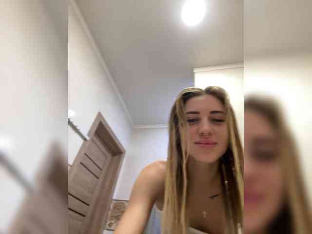 Alina-13-1 webcam