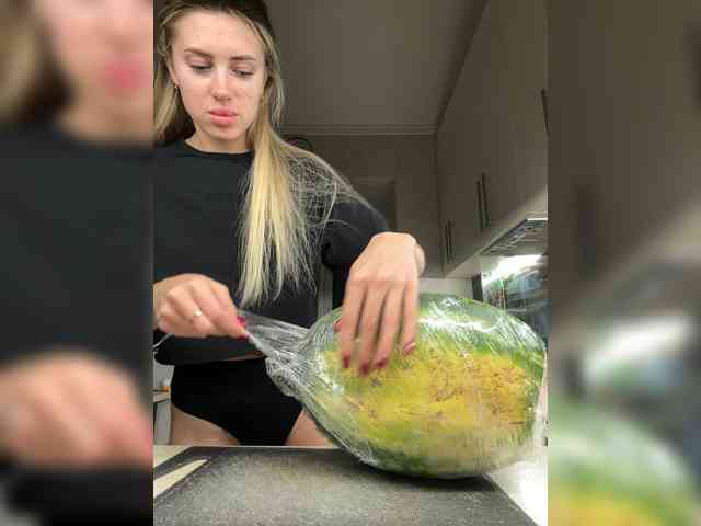Alina-13-1 webcam