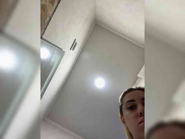 Alina-13-1 webcam