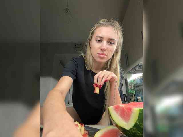 Alina-13-1 webcam