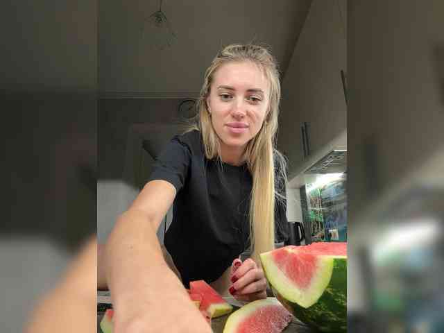Alina-13-1 webcam