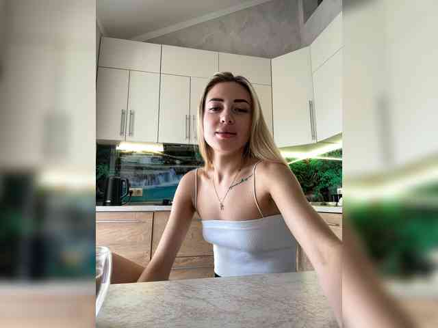 Alina-13-1 webcam