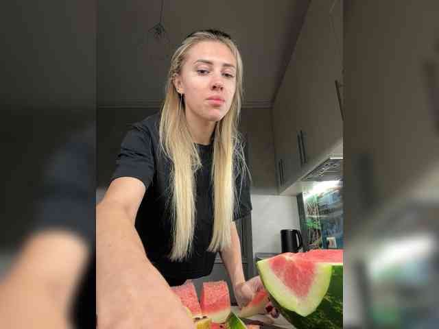 Alina-13-1 webcam