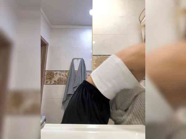 Alina-13-1 webcam