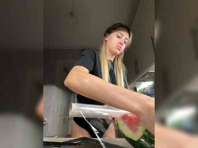 Alina-13-1 webcam