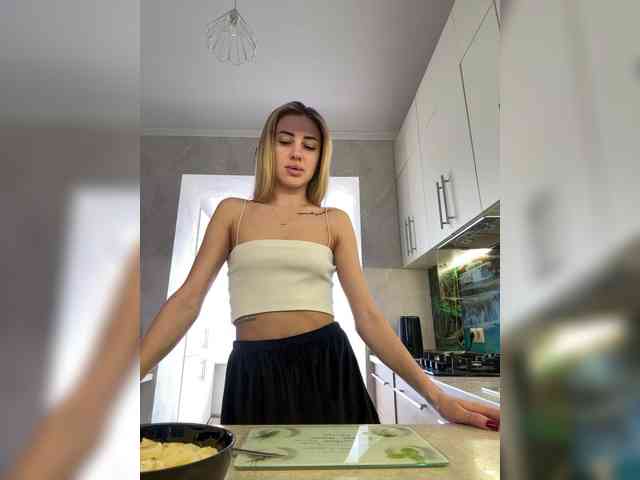 Alina-13-1 webcam