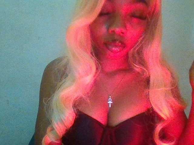 Honeyxcunt live cam on BongaCams