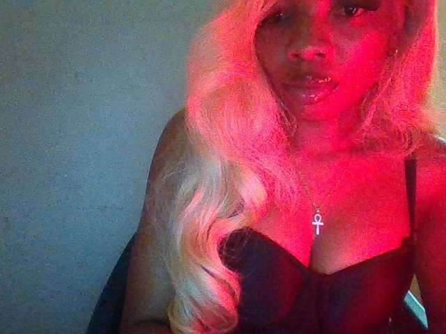 Honeyxcunt live cam on BongaCams