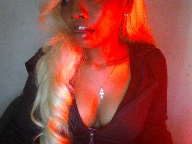 Honeyxcunt live cam on BongaCams