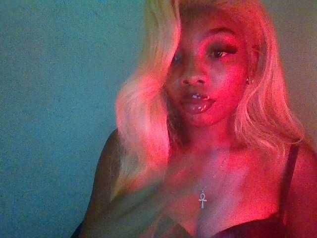 Honeyxcunt live cam on BongaCams