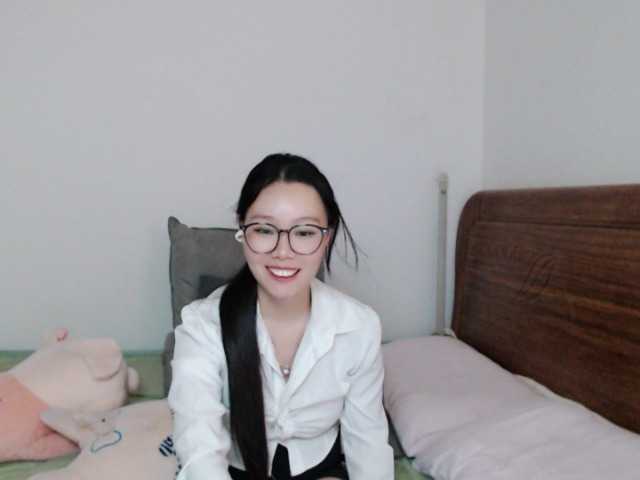 LingZi live cam on BongaCams