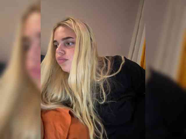 VXXETU's webcam live show