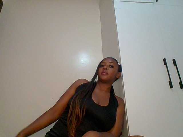 Prettychuque live cam on BongaCams