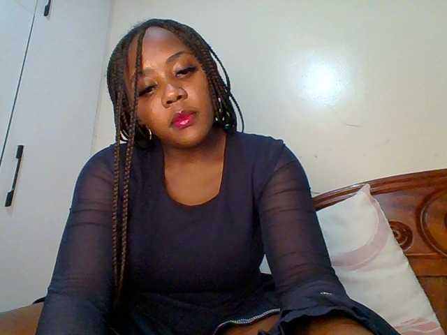 Prettychuque live cam on BongaCams