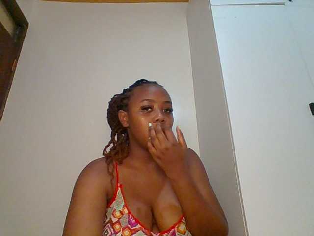 Prettychuque live cam preview