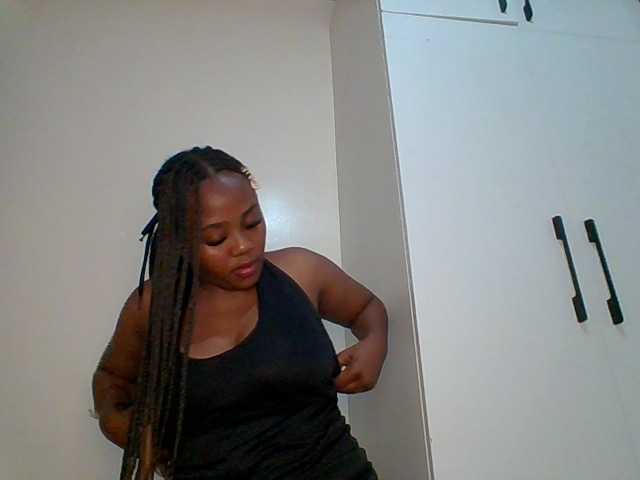 Prettychuque live cam on BongaCams