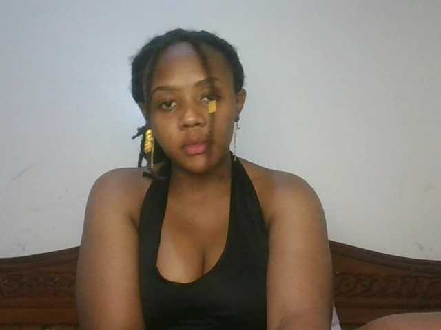 Prettychuque live cam on BongaCams