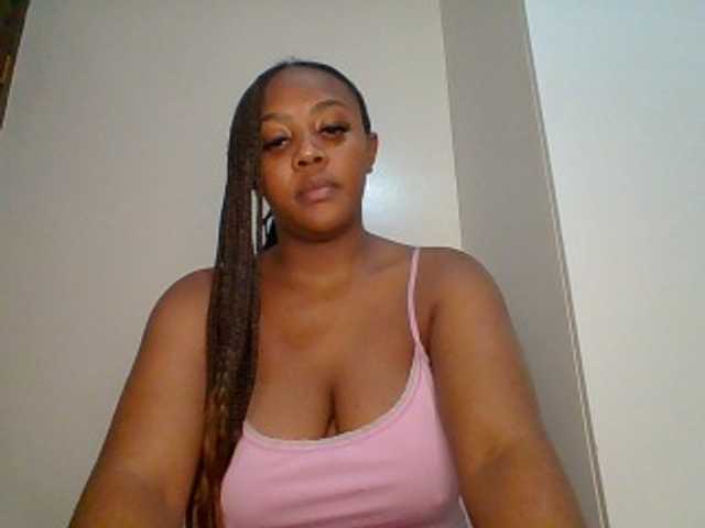 Prettychuque live cam on BongaCams