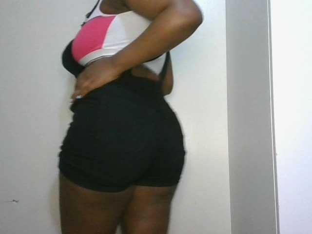 Prettychuque live cam on BongaCams