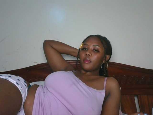 Prettychuque live cam on BongaCams