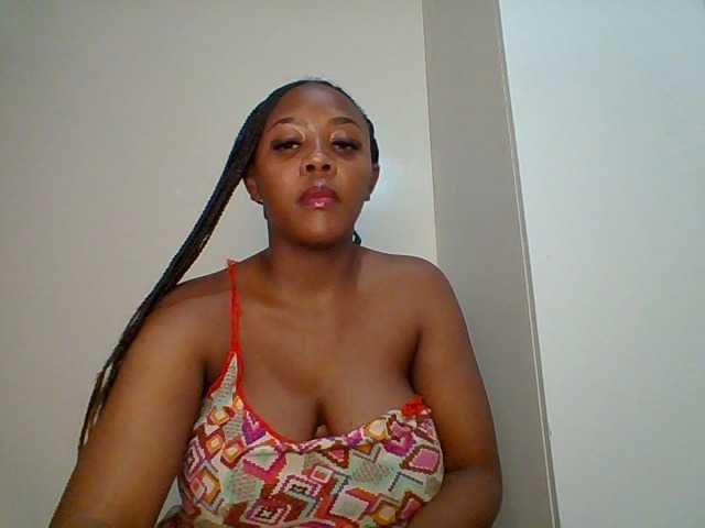 Prettychuque live cam on BongaCams