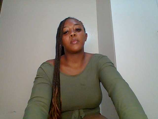 le modèle Prettychuque est en webcam porno dans un show sur le site bongacams, il possède les tags suivants: Ebony,Brunette,Trimmed