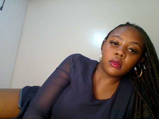 Prettychuque live cam on BongaCams