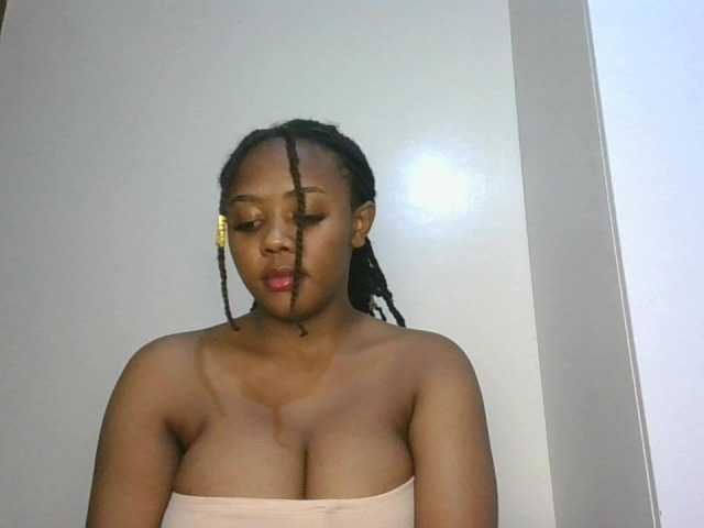 Prettychuque live cam preview