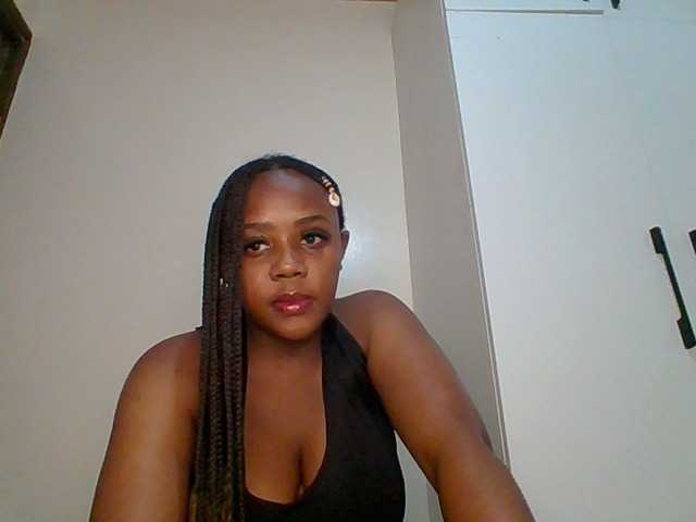 Prettychuque live cam on BongaCams