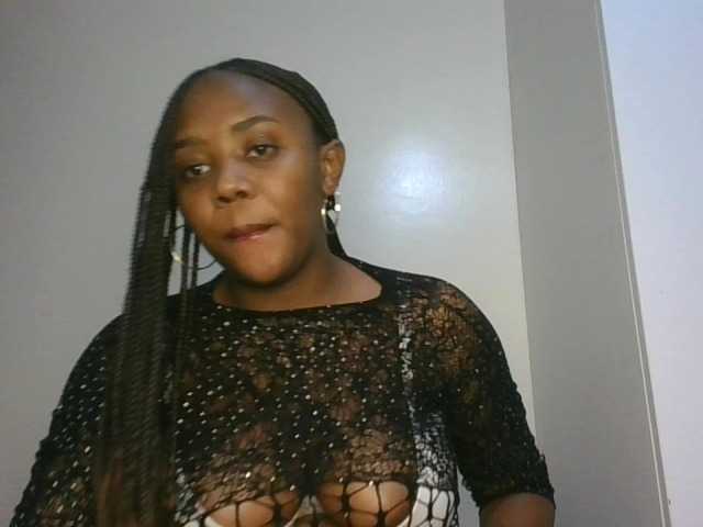 Prettychuque live cam on BongaCams