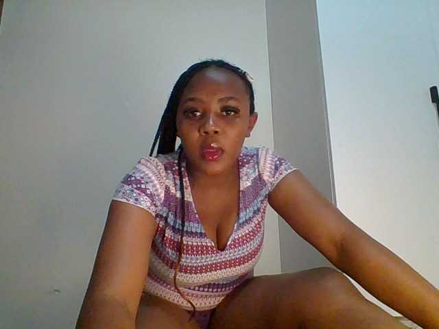 Prettychuque live cam on BongaCams
