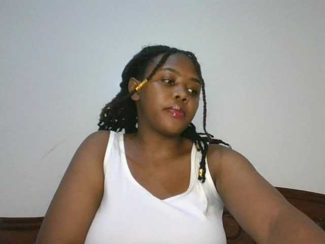 Prettychuque live cam on BongaCams