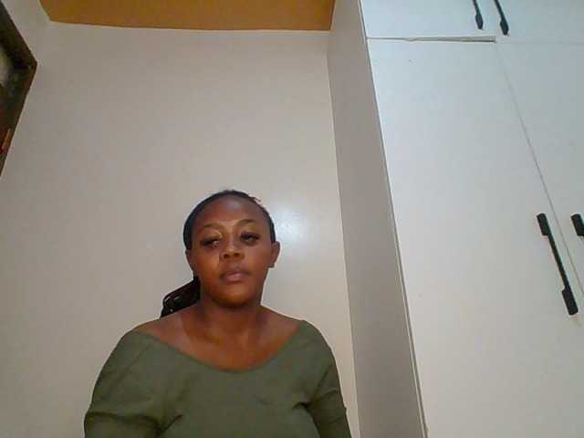Prettychuque live cam on BongaCams