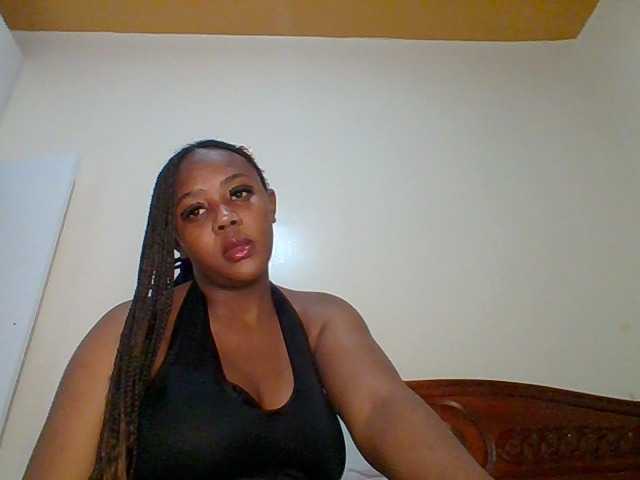 Prettychuque live cam on BongaCams