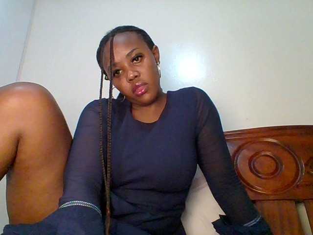 Prettychuque live cam on BongaCams