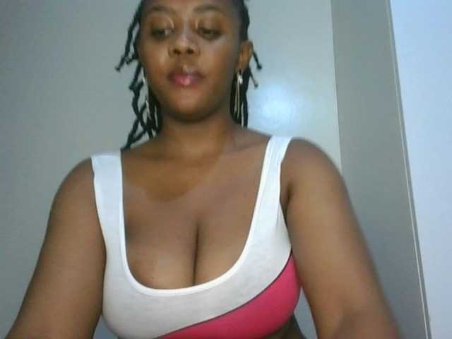 Prettychuque live cam on BongaCams