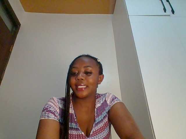 Prettychuque live cam on BongaCams