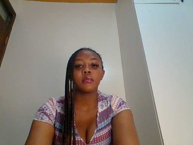 Prettychuque live cam on BongaCams