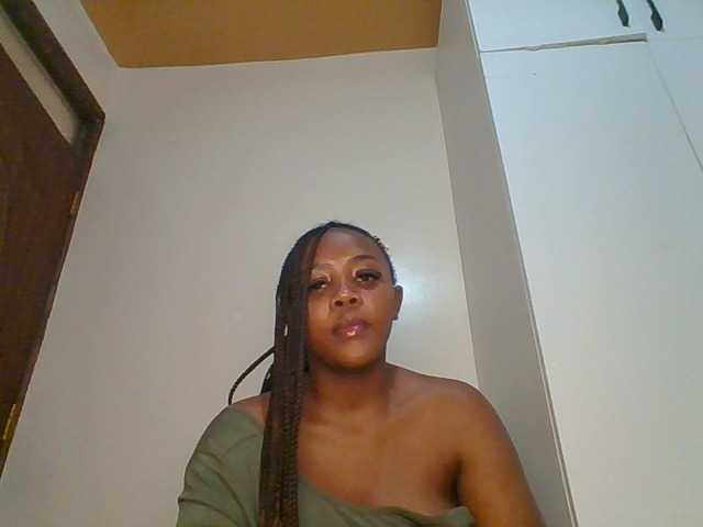 Prettychuque live cam on BongaCams