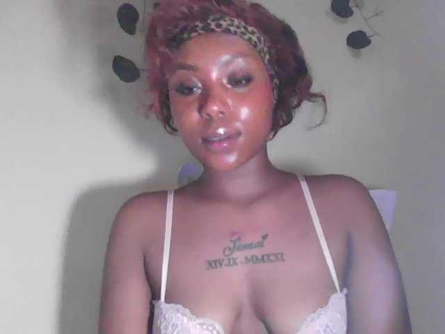 Puriee live cam on BongaCams