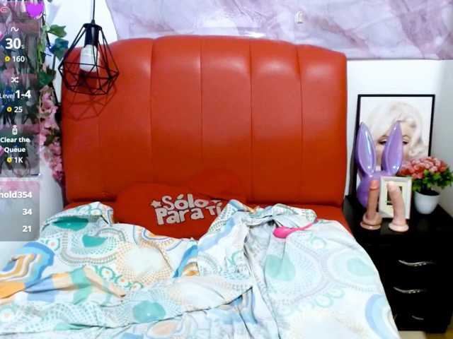 gisela18 live cam on BongaCams