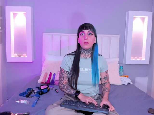 Izzy-Moon live cam