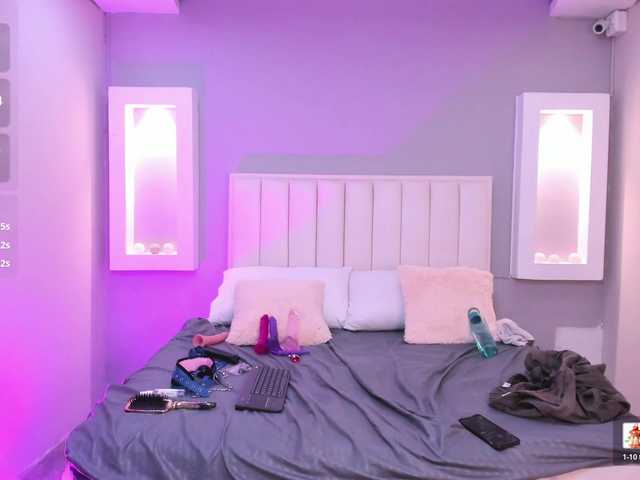 Izzy-Moon live cam on BongaCams