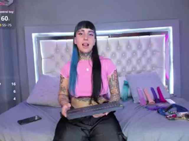 Izzy-Moon webcam